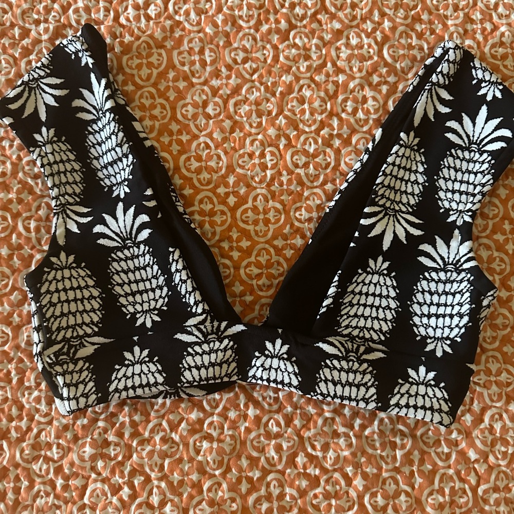 Seafolly Corsica Cap-Sleeve Tank Bikini Top Black and White Pineapple Print - Picture 8 of 9
